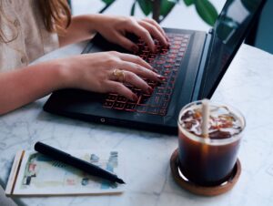 Laptop Gigabyte czy laptop MSI - które rozwiązanie wybrać do pracy i grania?