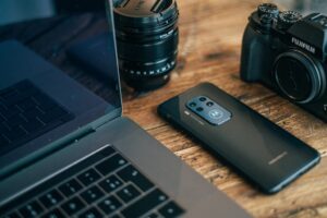 Smartfon dopasowany do codzienności – jak wybrać model, który naprawdę odpowiada Twoim potrzebom?