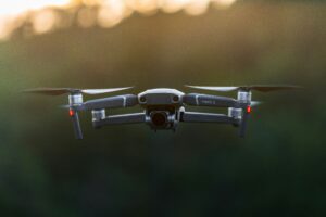 Latanie dronem za granicą: co załatwić przed spakowaniem sprzętu?