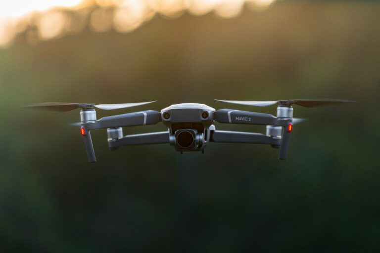 Latanie dronem za granicą: co załatwić przed spakowaniem sprzętu?